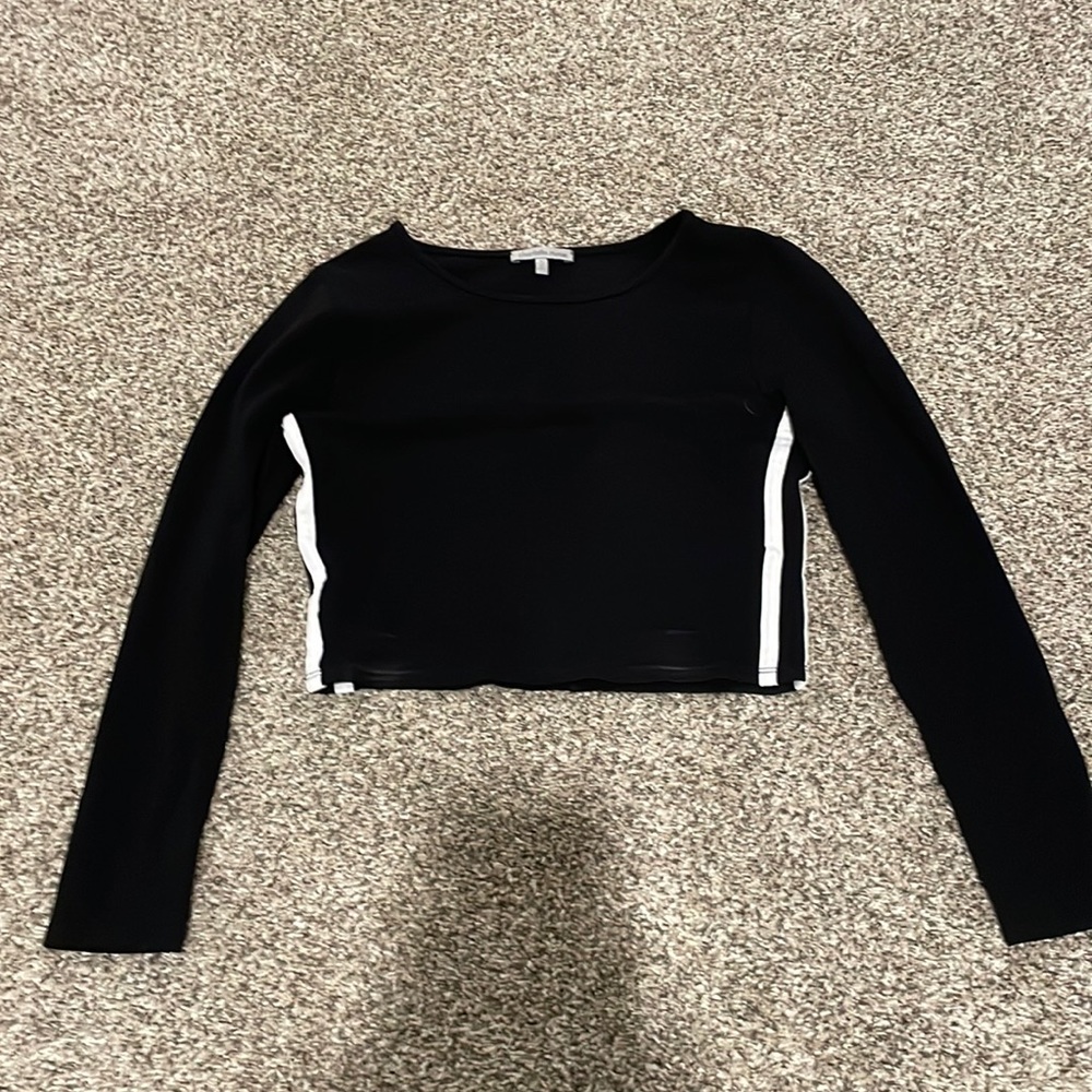 Black long sleeve crop top